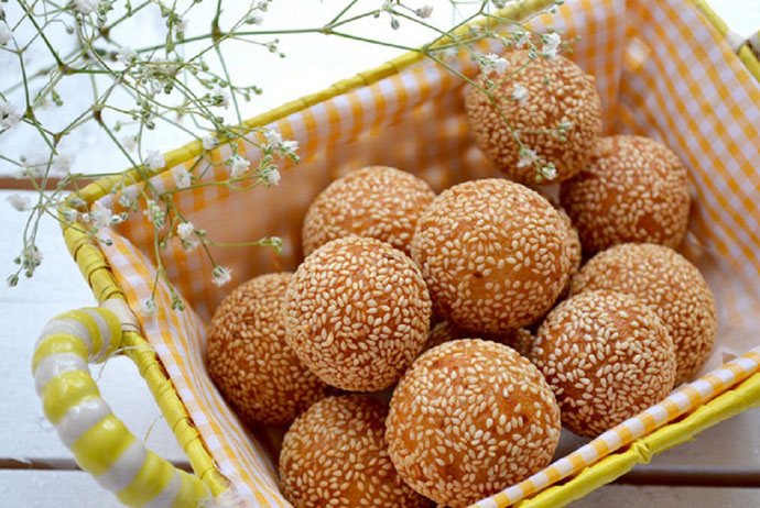 banh ran luc lac – sweet fried cake