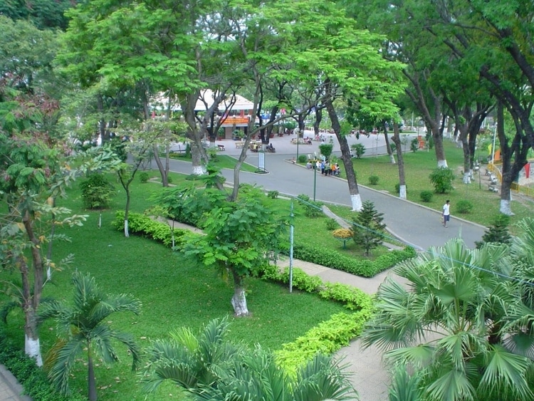 a green lung of saigon city vietnam photos - hoang van thu park