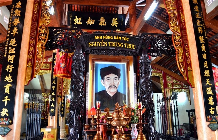 about nguyen trung truc temple vietnam photos - nguyen trung truc festival