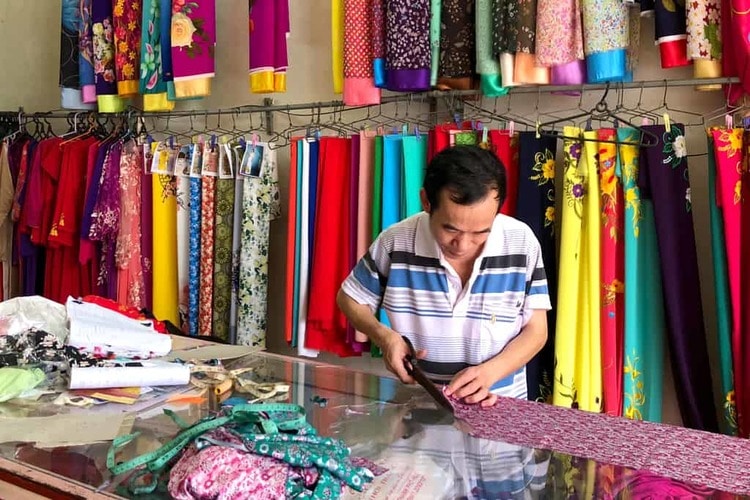 ao dai vietnam photos - things to buy in hue