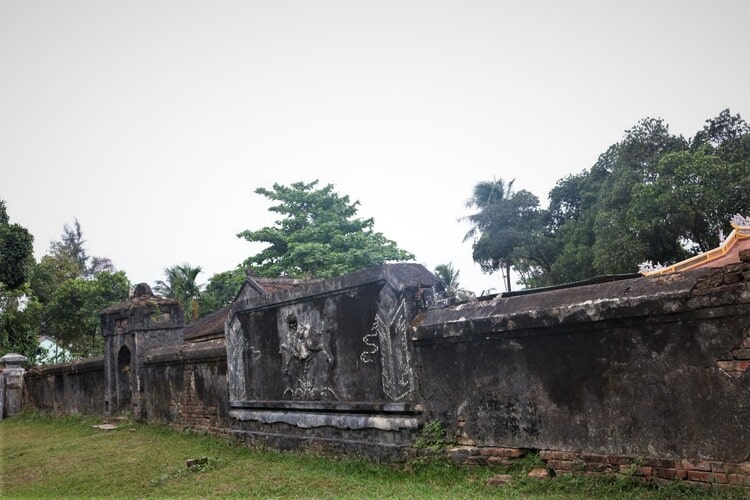architecture voi re palace in hue