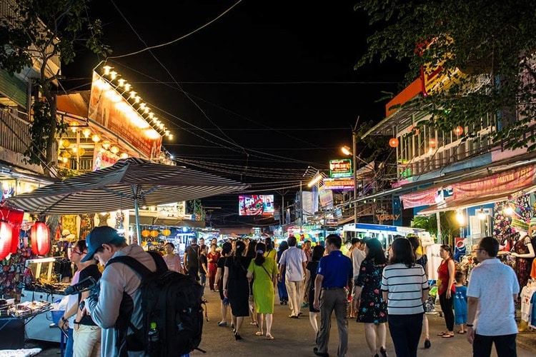 bach dang night market vietnam photos - night markets in phu quoc