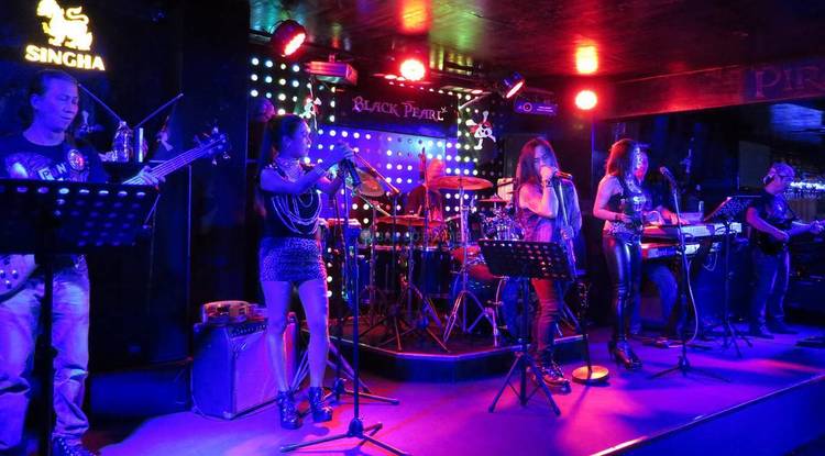 vietnam photos - bars in vung tau