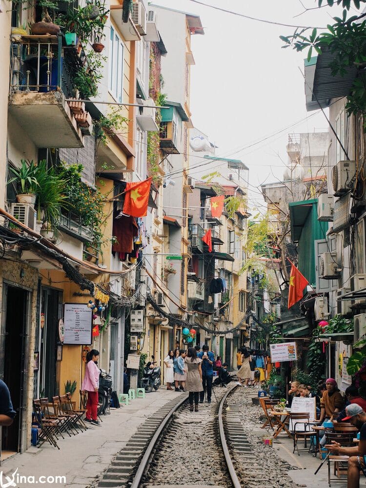 hanoi train street vietnam photos - hanoi train street photos
