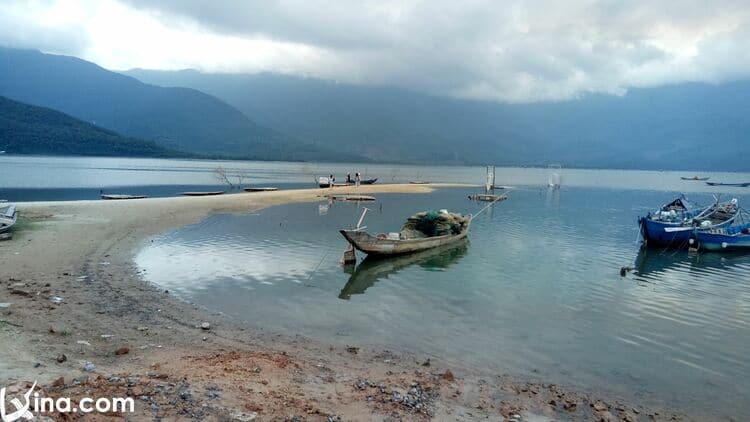 vietnam photos - beautiful lagoons in hue photos