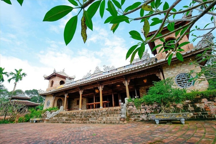 vietnam photos - ben xuan garden house theatre