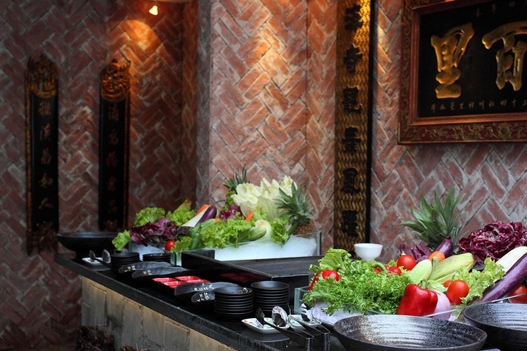 vietnam photos - buffet restaurants in hanoi