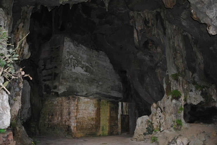 vietnam photos - cat ba hospital cave