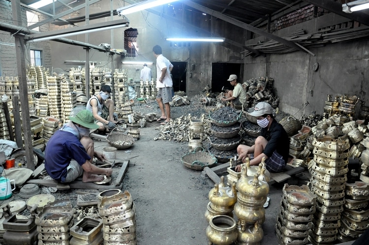 vietnam photos - copper casting village