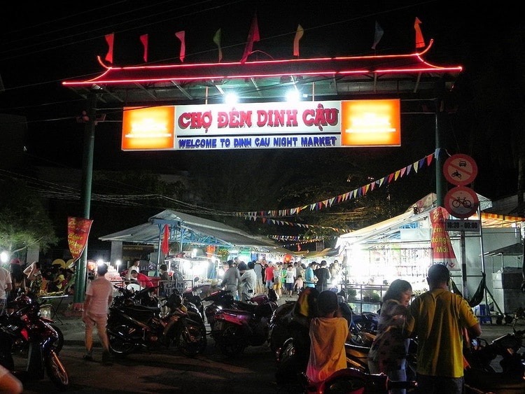 dinh cau night market vietnam photos - night markets in phu quoc