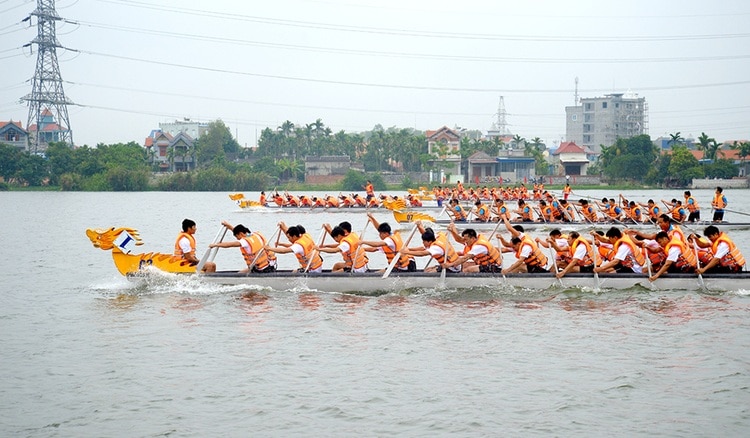 vietnam photos - dragon boat race festival