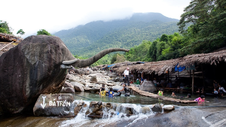 vietnam photos - elephant springs