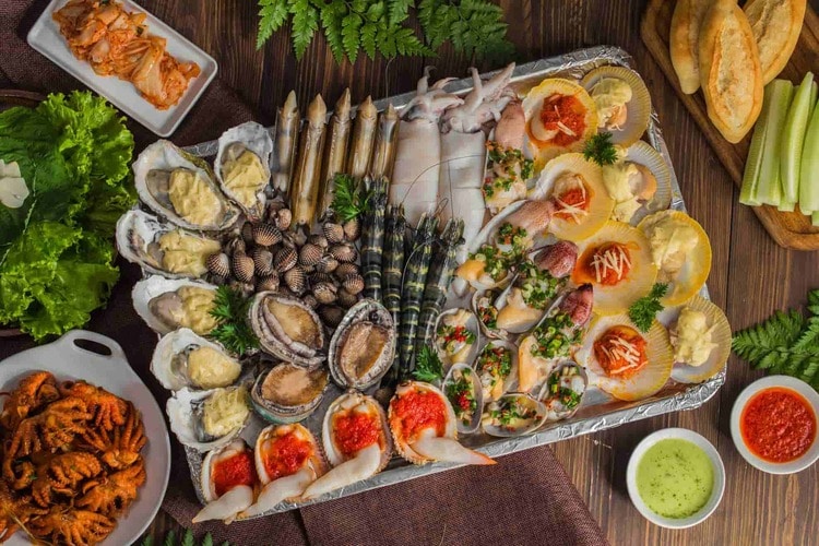 enjoy tasty seafood ky co beach quy nhon