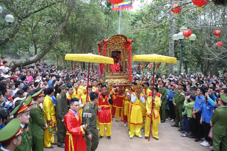 vietnam photos - giong festival