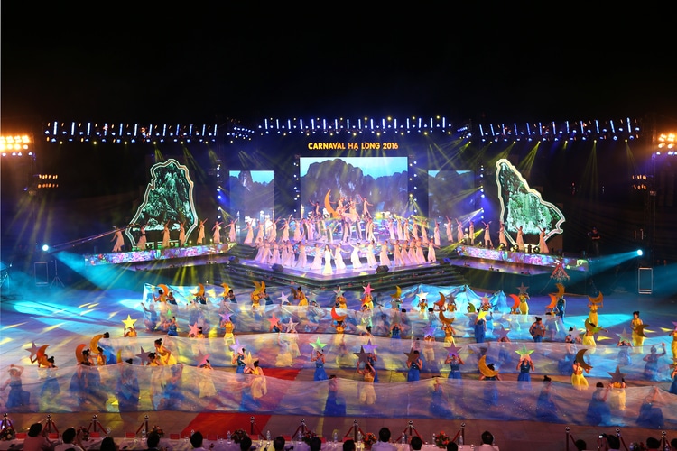 vietnam photos - halong carnival