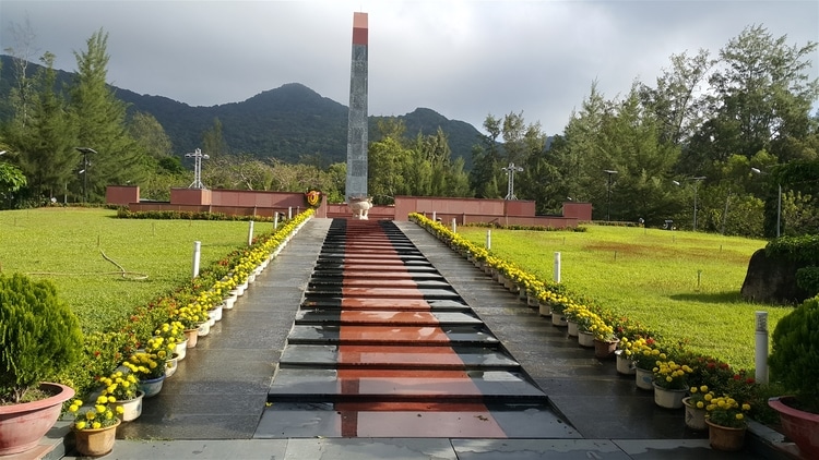 vietnam photos - hang duong cemetery