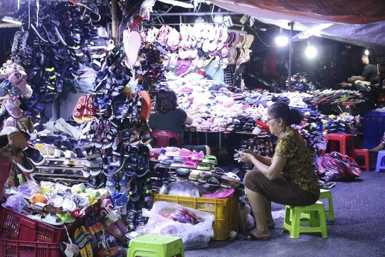 hanh thong tay night market vietnam photos - ho chi minh night market