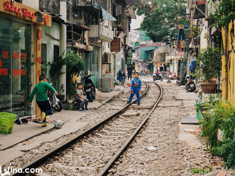 beautiful hanoi train street photos by duong nguyen vietnam photos - hanoi train street photos