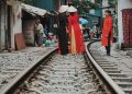vietnam photos - hanoi train street photos