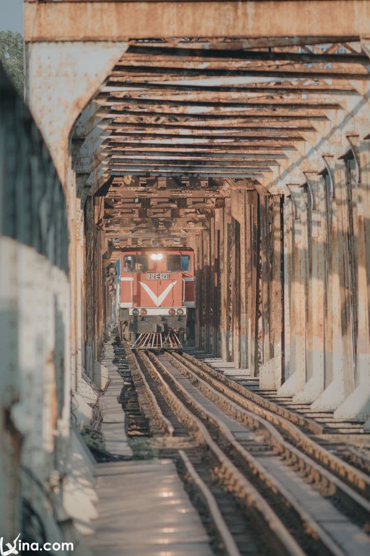 beautiful hanoi train street photo in vietnam vietnam photos - hanoi train street photos