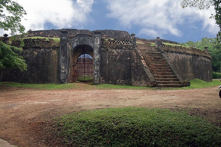 history and meaning voi re palace in hue