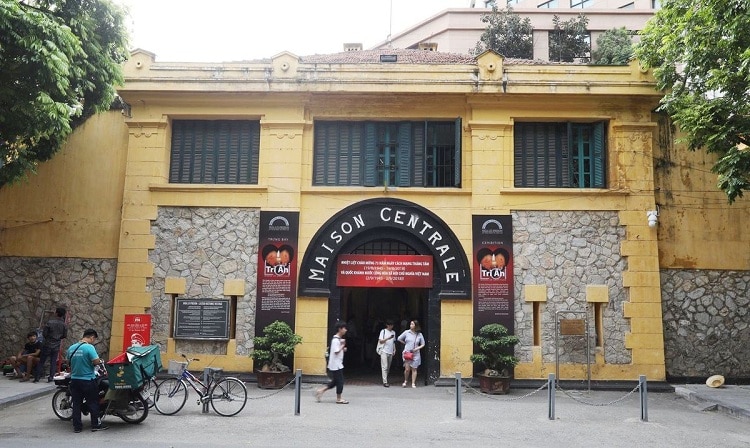 hoa lo prison vietnam