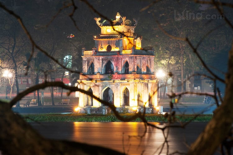 vietnam photos - hoan kiem lake