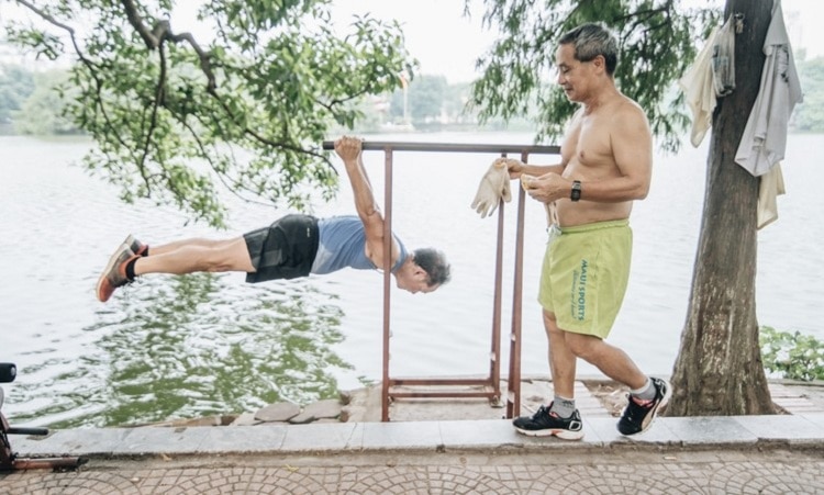 hoan kiem lake – do morning exercise vietnam photos - hoan kiem lake