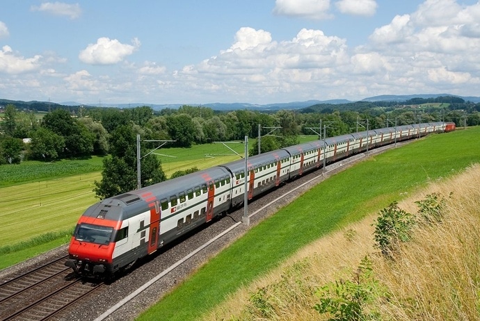 how to get to binh hung island - travel by train