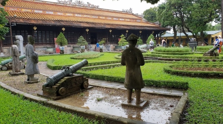 vietnam photos - hue museum of royal antiquities