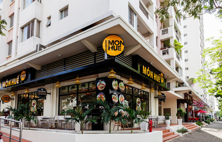 vietnam photos - hue style restaurants in hanoi