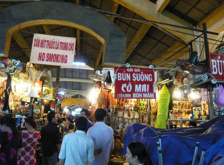 ky hoa night market vietnam photos - ho chi minh night market