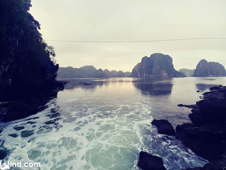 lan ha bay in cat ba island vietnam photos - lan ha bay photos