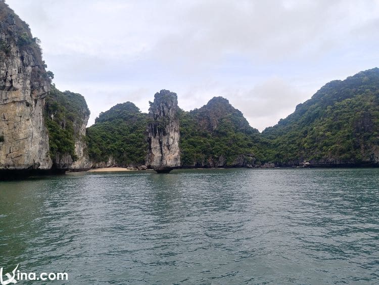 lan ha bay in cat ba vietnam photos - lan ha bay photos
