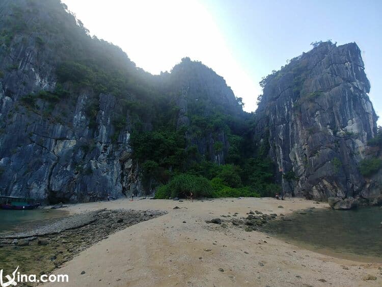 lan ha bay in cat ba island hai phong photo vietnam photos - lan ha bay photos