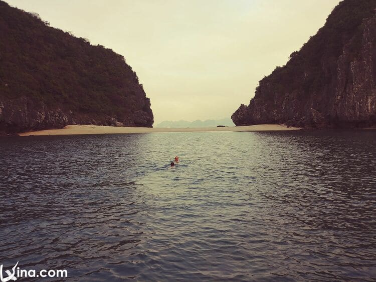 lan ha bay in cat ba island hai phong photo vietnam photos - lan ha bay photos