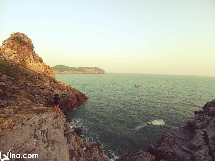 lan ha bay in cat ba island hai phong vietnam photos vietnam photos - lan ha bay photos