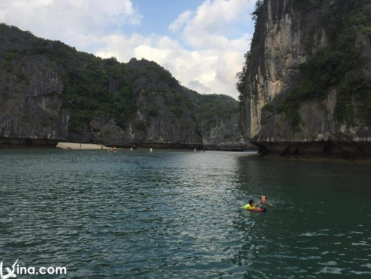 lan ha bay in cat ba hai phong vietnam photo vietnam photos - lan ha bay photos