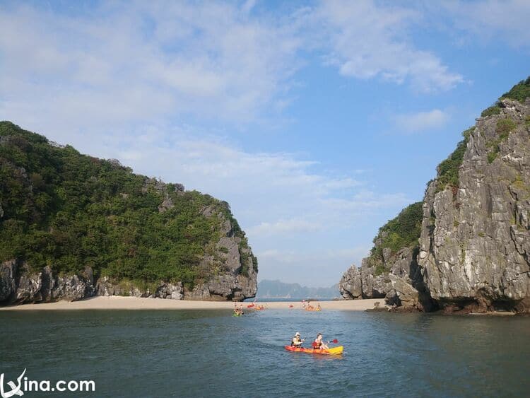 lan ha bay in cat ba hai phong vietnam photo vietnam photos - lan ha bay photos