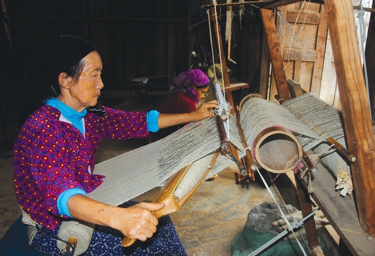vietnam photos - lung tam linen weaving village
