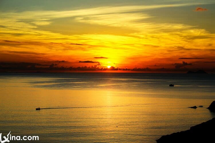 luong son sea in nha trang vietnam photos - nha trang in winter and spring vietnam