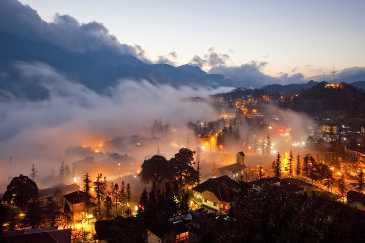 vietnam photos - nightlife in sapa