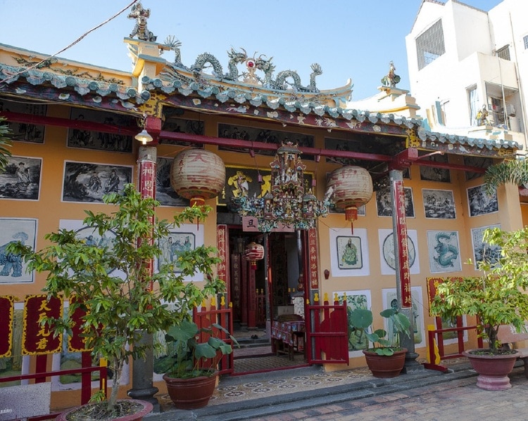 overview of ong pagoda in can tho ong pagoda in can tho vietnam