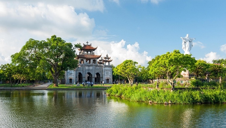 phat diem cathedral in ninh binh