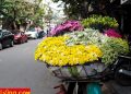 vietnam photos - street hawkers in hanoi