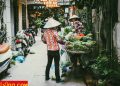 vietnam photos - street hawkers in hanoi