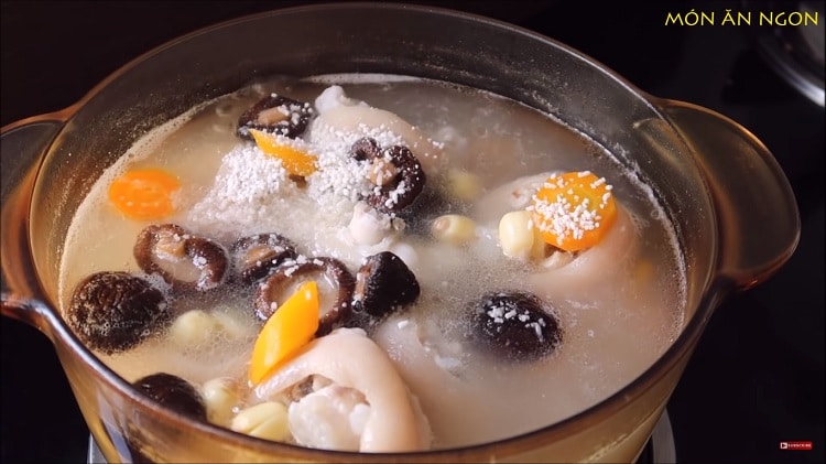 simple pig trotter soup with lotus seed recipe