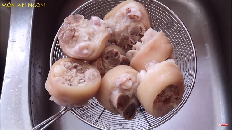 delicious pig trotter soup with lotus seed recipe