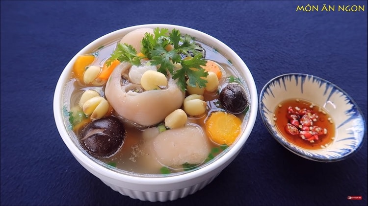 pig trotter soup with lotus seed recipe in vietnam