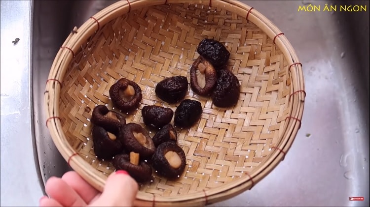 easy pig trotter soup with lotus seed recipe